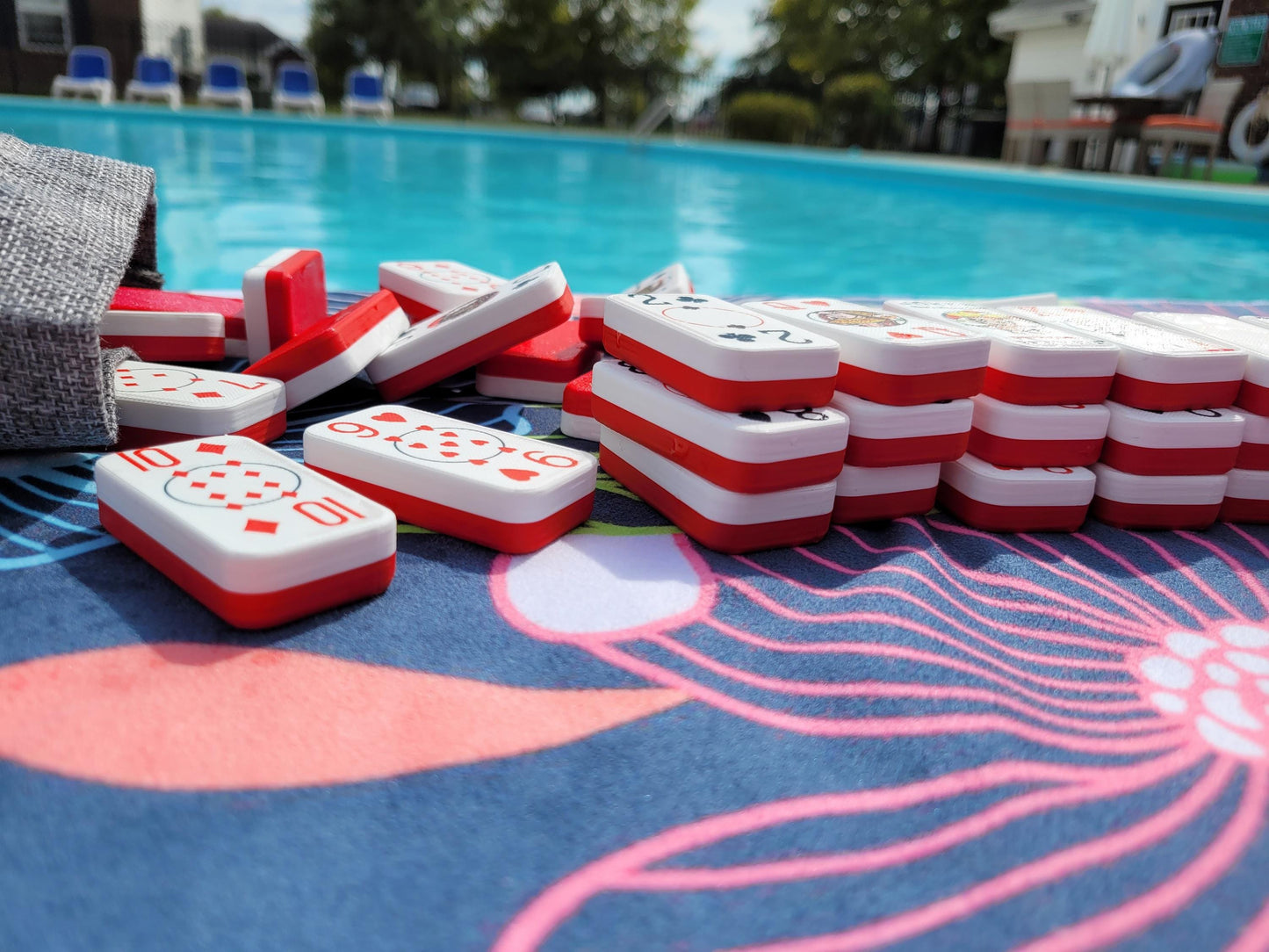 Floating Poker Dominoes: Lightweight travel domino cards that float