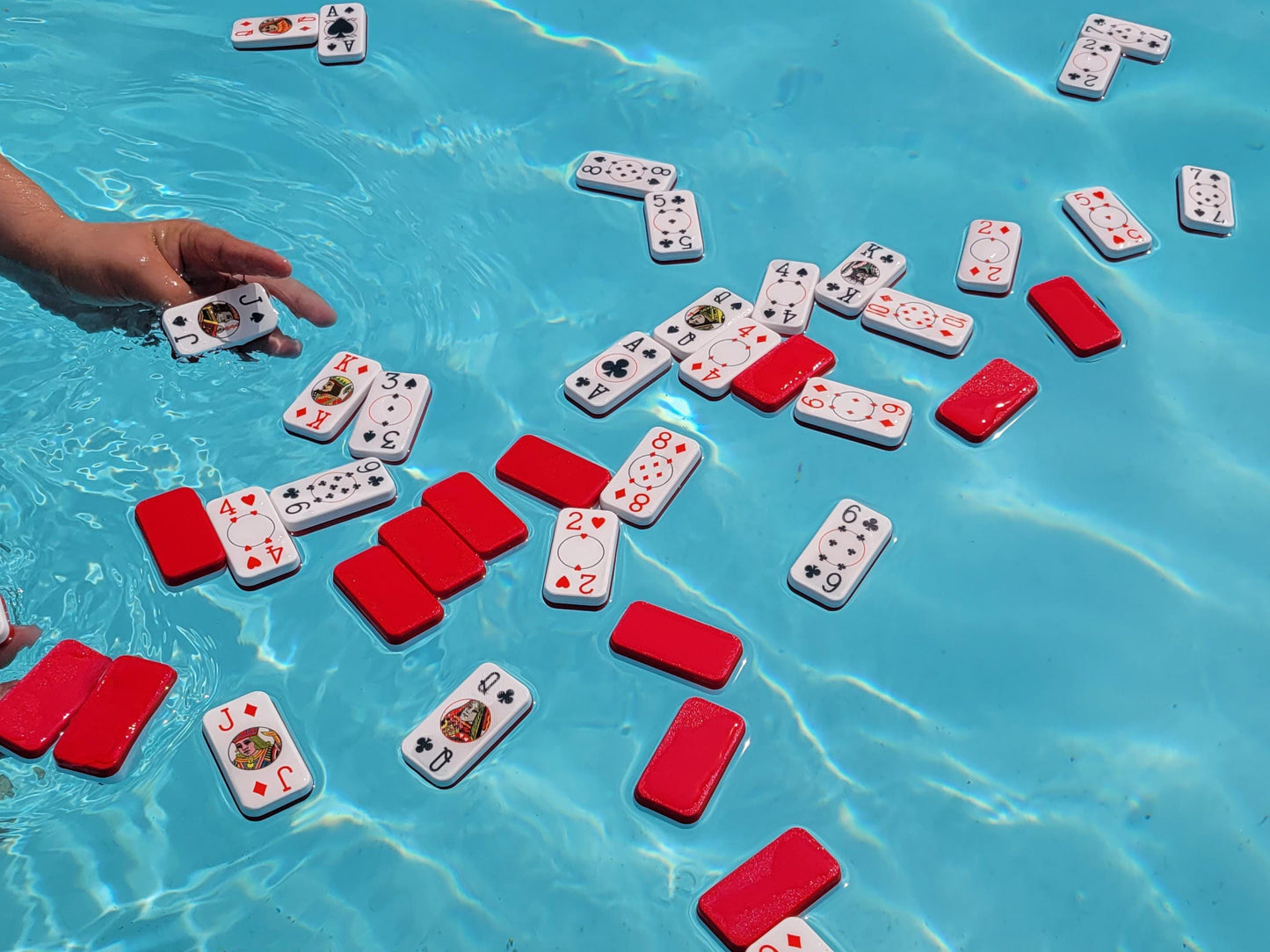 Floating Poker Dominoes: Lightweight travel domino cards that float