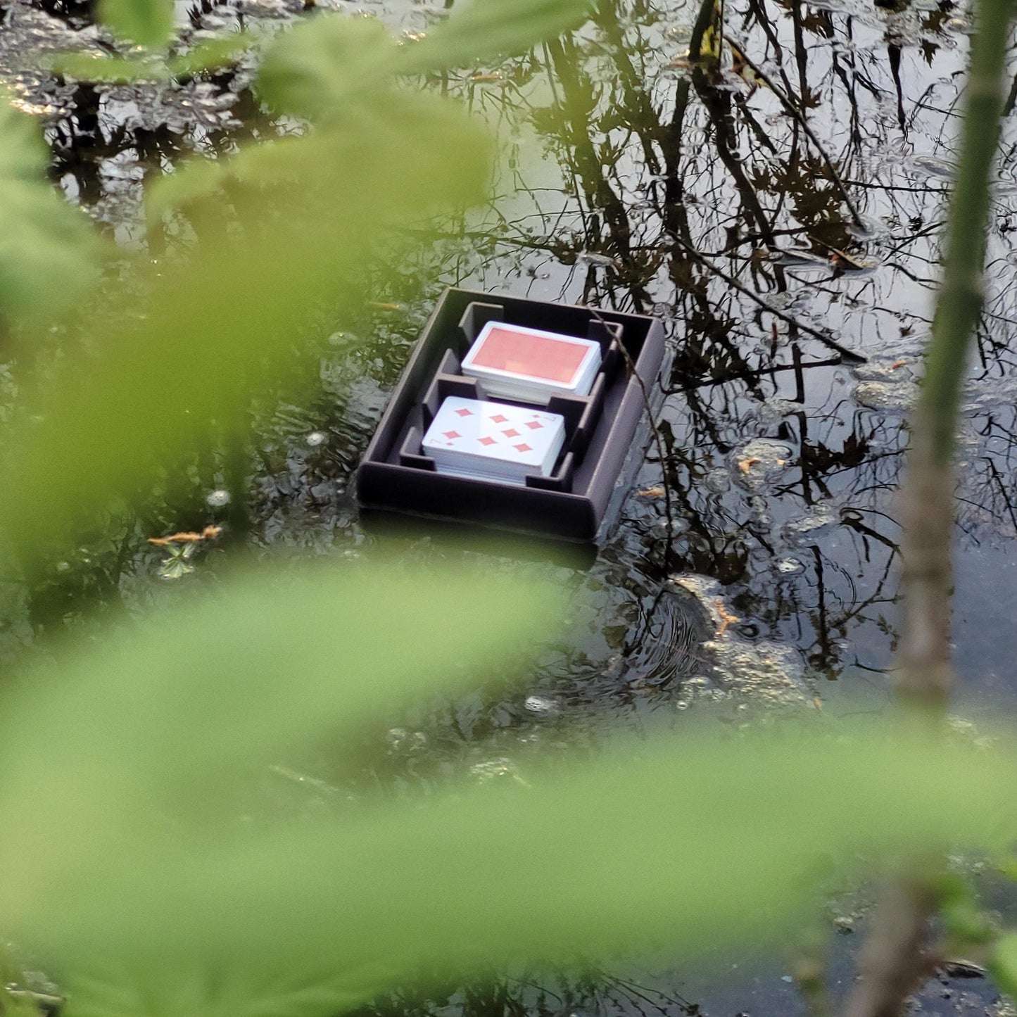 Floating Playing Card Game Raft: The card tray that floats on water