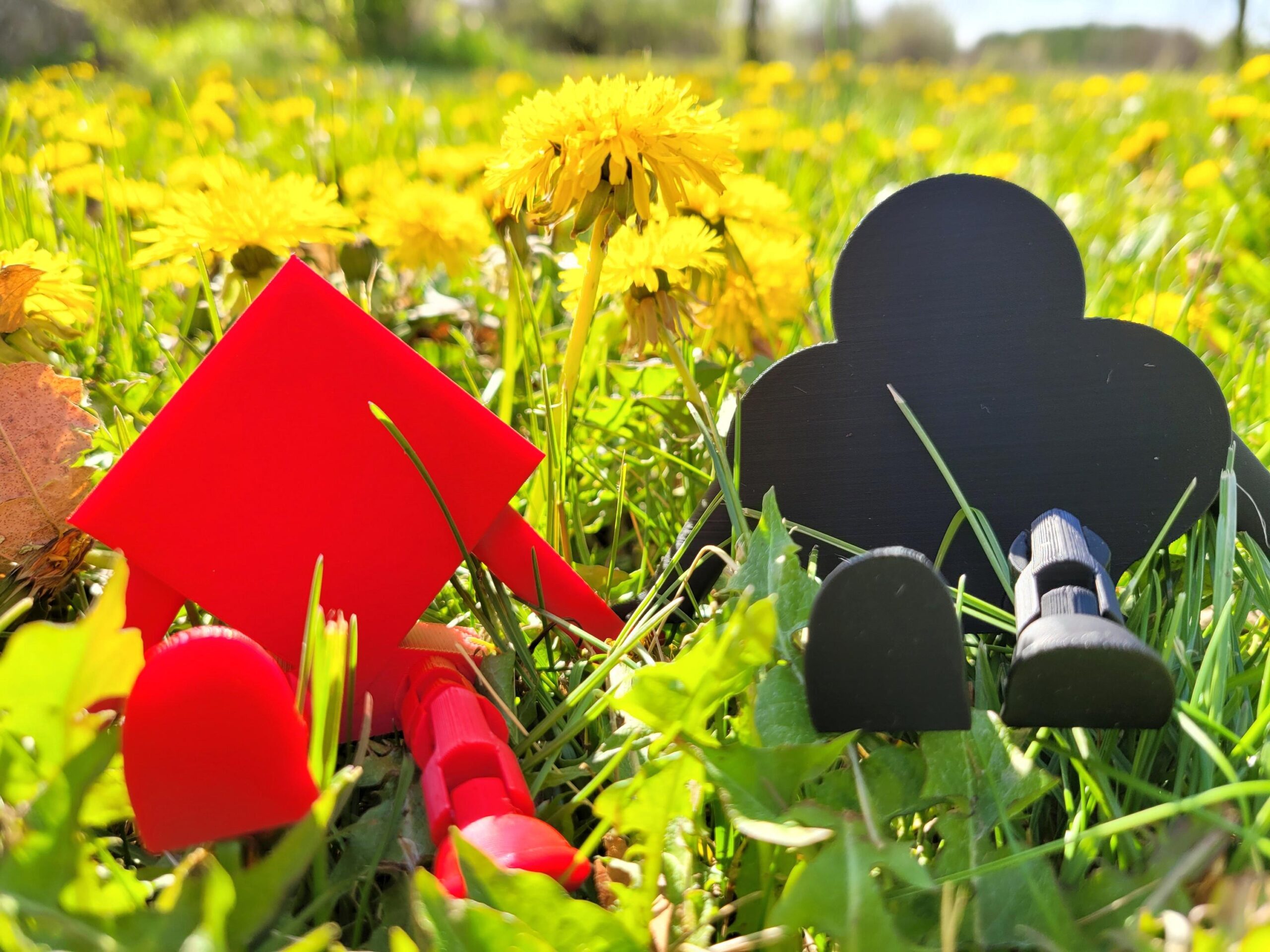 Articulated Playing Card Pip Figures: Desk Decor for Card Game Fans - Image 2